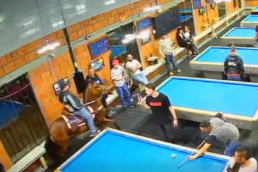 El vídeo quedó registrado en las cámaras de seguridad de un billar en Santa Rosa de Cabal.