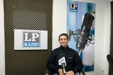  Juan Sebastián Montoya Arango, biólogo y entrenador de perros para personas discapacitadas.