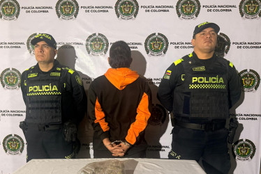 Autoridades realizaron operativos simultáneos en Armenia y Calarcá que permitieron capturas por homicidio y tráfico de estupefacientes.