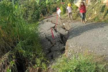 Así se encuentra la vía de la vereda Campoalegre a La Ceiba, en Manzanares, y que comunica con Marquetalia.