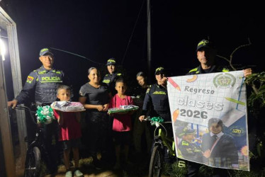 Fotos I Cortesía Policía Caldas I LA PATRIA  La Policía Caldas ha liderado una campaña en el comienzo del año escolar para asegurar que niños vayan a las aulas con sus elemento de estudio.