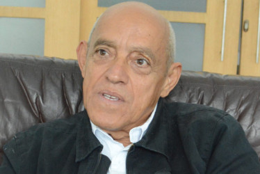 Ramón Elías López Sabogal, candidato al Senado, durante su visita a LA PATRIA.