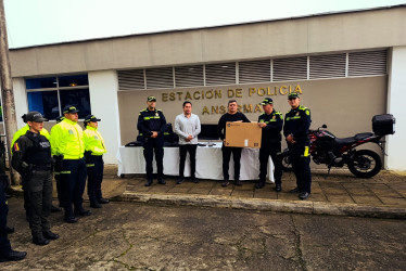 La Policía de Anserma recibió los elementos adquiridos con recursos del Fonset.