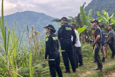 Fotos| Policía| LA PATRIA  Se programaron patrullajes focalizados, puestos de control, presencia permanente de unidades de Operaciones Especiales en Riosucio y Supía. Además, articulación con autoridades indígenas.