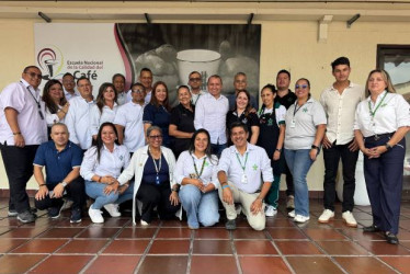 Delegaciones de otros departamentos de Colombia llegan a recorridos por la Escuela Nacional de la Calidad del Café en Chinchiná. 