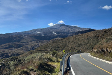 Este fin de semana hay pico y placa ambiental en la vía Manizales - Murillo, carretera que bordea el volcán Nevado del Ruiz. 