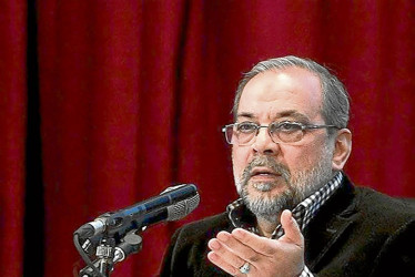 Mohamad Bager Zolgadr, un ex guardia revolucionario y ultraconservador del ala más dura de la República Islámica, toma el timón en tiempos de guerra del Consejo Supremo de Seguridad Nacional, el órgano responsable de definir las políticas de defensa, nucleares y de exteriores del país.