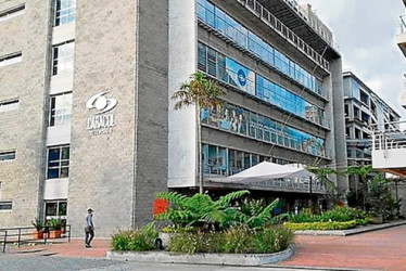 El canal Caracol Televisión retiró a los periodistas y presentadores colombianos Jorge Alfredo Vargas y Ricardo Orrego, tras las denuncias de presunto acoso sexual reveladas el viernes pasado por ese medio de comunicación.