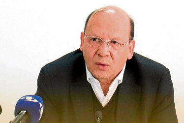 Foto | EFE | LA PATRIA  El ministro de Hacienda, Germán Ávila Plazas, se retiró ayer de la reunión de la Junta Directiva del Banco de la República, en rechazo a la propuesta de subir en cien puntos básicos la tasa de interés que finalmente fue aprobada.