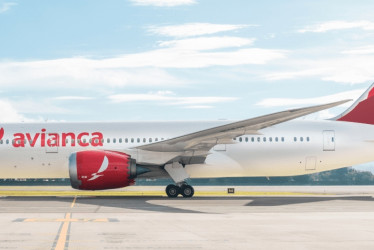 La aerolínea Avianca demandará a un influencer colombiano por haber utilizado un artefacto que generó un olor químico durante un vuelo entre Bogotá y Madrid.