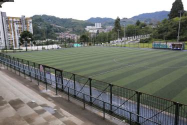 La cancha de la Baja Suiza se inunda, piden reparaciones