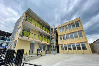 Entregan obras educativas en Risaralda
