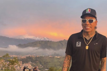 Foto | Instagram Dayro Moreno | LA PATRIA El goleador del fútbol colombiano, Dayro Moreno, delantero del Once Caldas, no desperdició la oportunidad para tomarse la foto con el Nevado del Ruiz de fondo.