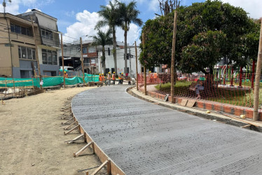 Las obras del bulevar de La Estrella en Manizales avanzan con vaciado de concreto y obras en ejecución en la glorieta principal del barrio.