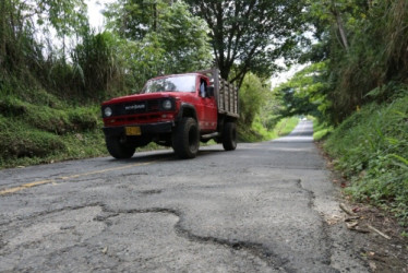 Empiezan obras para mejorar una vía turística del Eje Cafetero entre Tres Puertas y Alto del Paisa