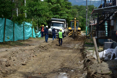 Se inició la pavimentación de 12 tramos urbanos en el municipio con inversión de $2 mil 774 millones para mejorar movilidad y seguridad vial.