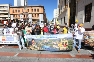 Un grupo de unos 50 marmateños acudió a Manizales para protestar por problemas recurrentes en la prestación del servicio de acueducto en el municipio.