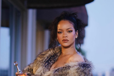 Una mujer dispara a la casa de Rihanna en Los Ángeles mientras ella estaba dentro