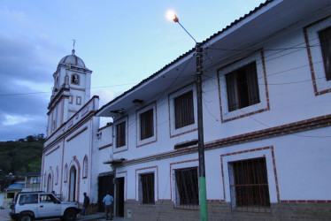Un policía muerto y ocho heridos deja atentado con explosivos en vía Panamericana del departamento de Cauca