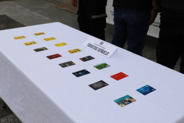 Foto|Ilustración| LA PATRIA  Se agregó que las averiguaciones realizadas con Incocrédito y diferentes entidades bancarias permitieron establecer que aquellas tarjetas no les pertenecían a las dos personas que las tenían en su poder y que varias de ellas contaban con bloqueos por hurto o reclamaciones por transacciones realizadas desde la tarjeta.