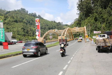Foto|Luis Trejos| LA PATRIA  El demandante expresó que él y su familiar se desplazaban en una moto por la Panamericana, entre La Enea y Los Cámbulos. Se vieron gravemente afectados.