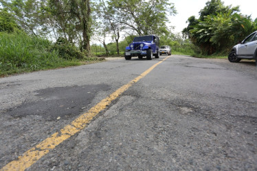 La Gobernación de Caldas, a través de la Secretaría de Infraestructura, inició la pavimentación de 2,4 kilómetros en la vía Tres Puertas- Alto del Paisa. 