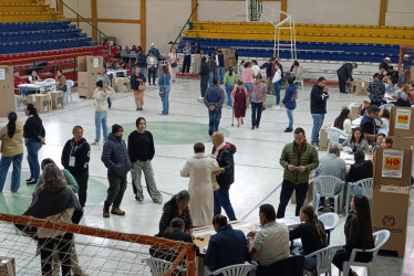 El puesto de votación en el coliseo de Aguadas. Vea cómo se desarrollan las elecciones este domingo en municipios de Caldas.