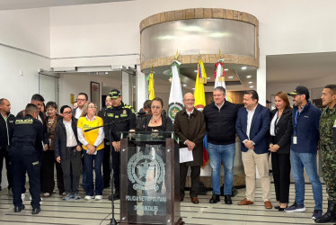 Apertura de las urnas para las elecciones de este domingo, 8 de marzo, desde el Puesto de Mando Unificado (PMU) en Manizales en el Comando de Policía. 