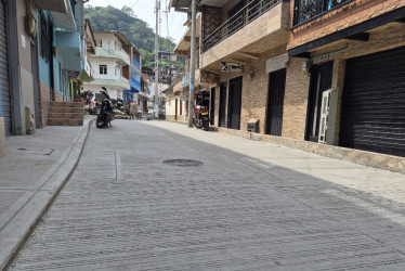 Así se ven ahora las vías en Arauca (Palestina) luego de la reposición de redes de alcantarillado, el mejoramiento de acometidas de acueducto y la pavimentación de las vías.