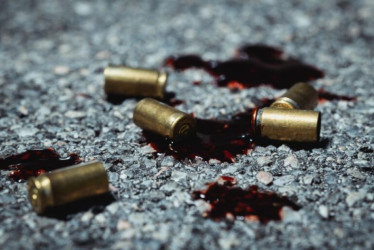 Tiene dos condenas en Rama Judicial: una de 17 años y 2 meses por homicidio agravado, hurto y tráfico de armas (hechos del 2006, con Carlos Ariel Ocampo Jaramillo como víctima), y otra de 7 años, 10 meses y 15 días por porte ilegal de armas de fuego.