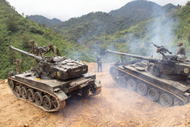 Los bombardeos son en la localidad de El Chical, de la provincia norteña de Carchi, fronteriza con Colombia.