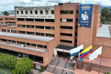 Denuncia hurtos de portátiles en el lugar donde se realizan escrutinios de las elecciones en Bogotá