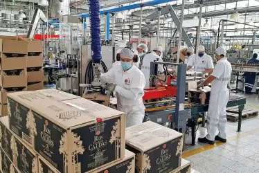 Las ventas de las licoreras en Colombia aumentaron tras la apertura de fronteras. Caldas y Antioquia lideran el crecimiento del sector.