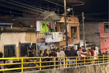 Según las autoridades, las víctimas fueron alias Mellizo, la compañera sentimental y un menor de edad. 