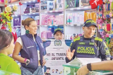 Funcionarios de la alcaldía y uniformados de la Policía adelantaron actividades pedagógicas en Montenegro para prevenir el trabajo infantil.