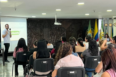 Emprendedoras del Quindío participaron en un taller de formalización empresarial como parte de la Ruta de Emprendimiento para la Mujer.