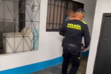 El niño estaba en malas condiciones dentro de un inquilinato, sin protección de su madre y en compañía de un hombre.