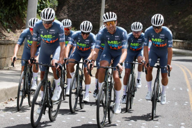 El equipo Medellín–EPM fue suspendido un mes porque dos de sus corredores han presentado anomalías en sus respectivos pasaportes biológicos.