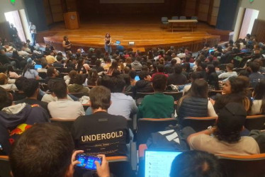 Foto | LA PATRIA  Estudiantes, profesores y administrativos de la Universidad Nacional en Manizales llenaron este jueves el auditorio de la sede K durante la asamblea de estamentos.