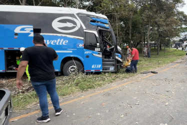 Accidente de bus en vía Bogotá - Ibagué deja seis personas fallecidas y al menos 22 heridas.