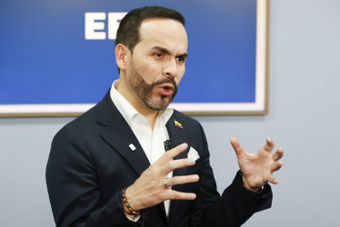 De la Espriella, un severo opositor a Petro, es uno de los principales rivales del izquierdista Iván Cepeda, del Pacto Histórico, partido del presidente