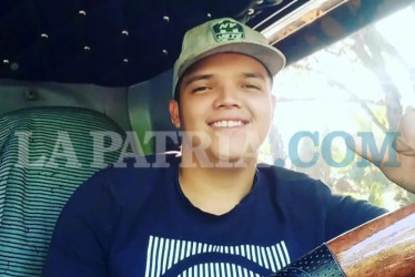 Yoan Sebastián Aguirre López, conductor, natural de Supía, conducía un camión con heno que cayó al río Cauca.