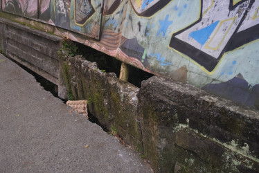 Así registró LA PATRIA el daño el lunes (30 de marzo) antes de la intervención de la Secretaría de Infraestructura de Manizales. 