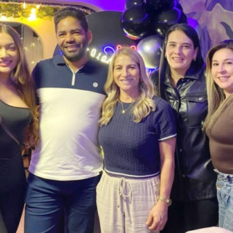Fotos | Restaurante La Shiraka | LA PATRIA Manuel Montero celebró su cumpleaños en compañía de Valeria Valencia Chiquito, María Danelia López, Sandra Milena Montes y Liliana Echeverri.