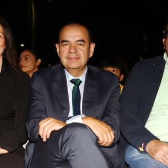 Paola Trujillo, primera gestora de Chinchiná; Carlos Alberto Riveros López, alcalde; y Fabio Andrés Palomino.