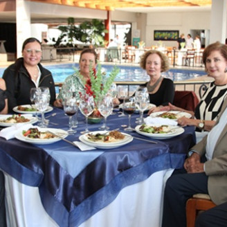Guillermo Hurtado, Marcela Ospina, Paula Marín, Patricia López, Hilda Sáenz, Eddy Chaljubb, Jaime Cárdenas y José Fernando Cardona.