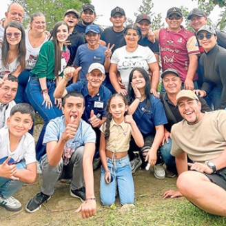 Foto | Henry Giraldo | LA PATRIA Trabajadores de Empocaldas y sus familias disfrutando de un momento de alegría y convivencia en este evento organizado por la empresa.