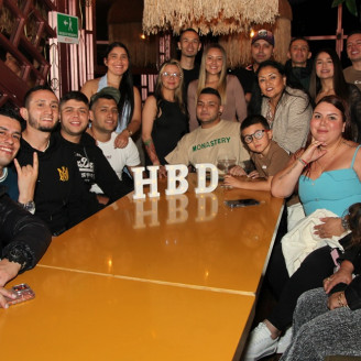 Santiago Giraldo compartió su cena de cumpleaños junto a sus familiares y amigos.