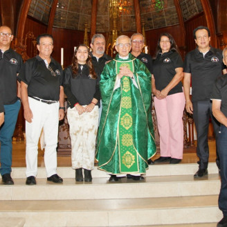 Fotos | Freddy Arango | LA PATRIA El presbítero Efraín Castaño fue el encargado de celebrar la eucaristía para los integrantes del Colegio Nacional de Periodistas.