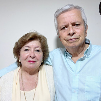 Foto | Suscriptor | LA PATRIA Guillermo Salgado y su esposa, Gloria Inés Cabra, celebraron sus 54 años de matrimonio, una unión construida sobre el amor, el respeto y la compañía a lo largo de más de cinco décadas.